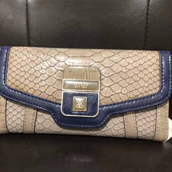 WOMANS GUESS CHIC LUXE SNAKESKIN WALLET - Picture 1 of 8